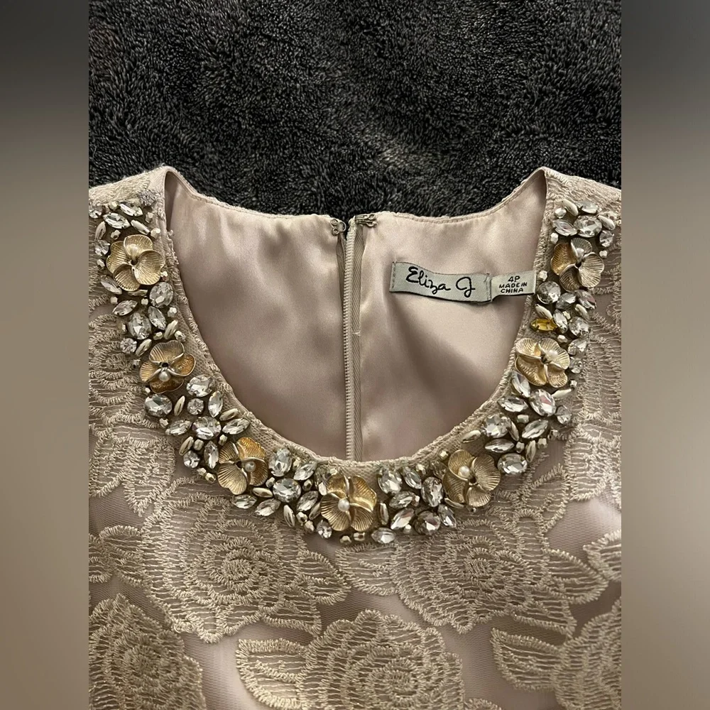 Eliza J women's sleeveless Gold lace dress size 4 - Picture 2 of 5